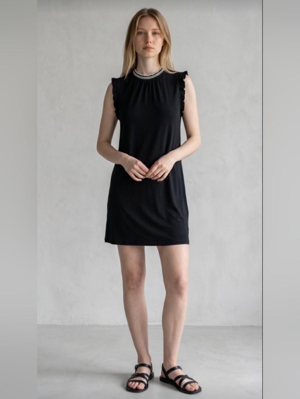 NICOLE MILLER NEW YORK! RICH, SATURATED BLACK SHIFT STYLE WHITE RUFFLE DRESS! 1X
